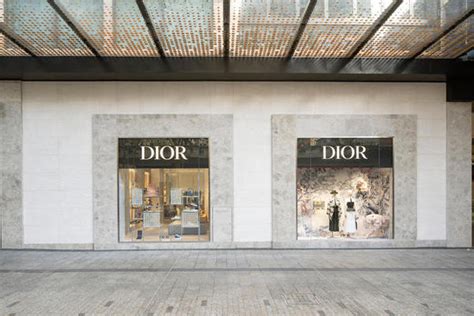 christian dior queens plaza.